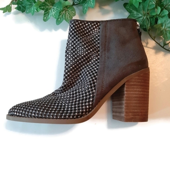 MADDEN GIRL gray print  booties "MOCCHA"  gray nubuck stacked heels sz 6 - Picture 2 of 9